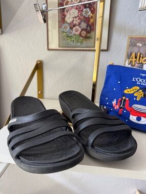 Crocs Rubber Black Strappy Slide Sandals Water Shoes